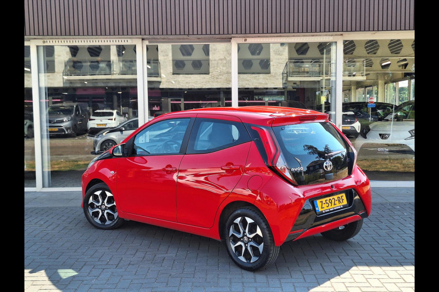Toyota Aygo 1.0 VVT-i 5D x-joy | Apple CarPlay/Android auto, Lichtmetalen velgen, Airco, In hoogte verstelbare stoel, Parkeercamera