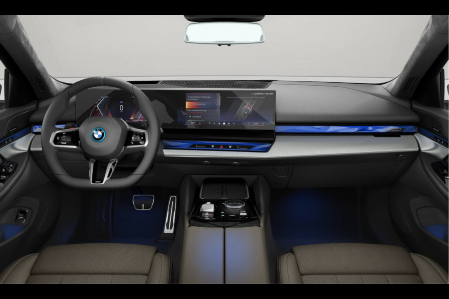 BMW 5 Serie Touring 550e xDrive - M-Sport Pro - Comfortzetels - Pano - Trekhaak - Head-up