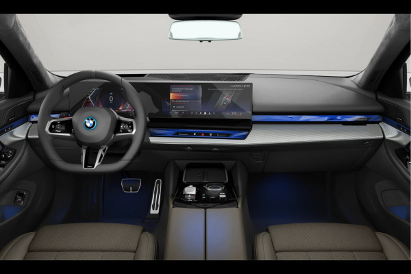 BMW 5 Serie Touring 550e xDrive - M-Sport Pro - Comfortzetels - Pano - Trekhaak - Head-up