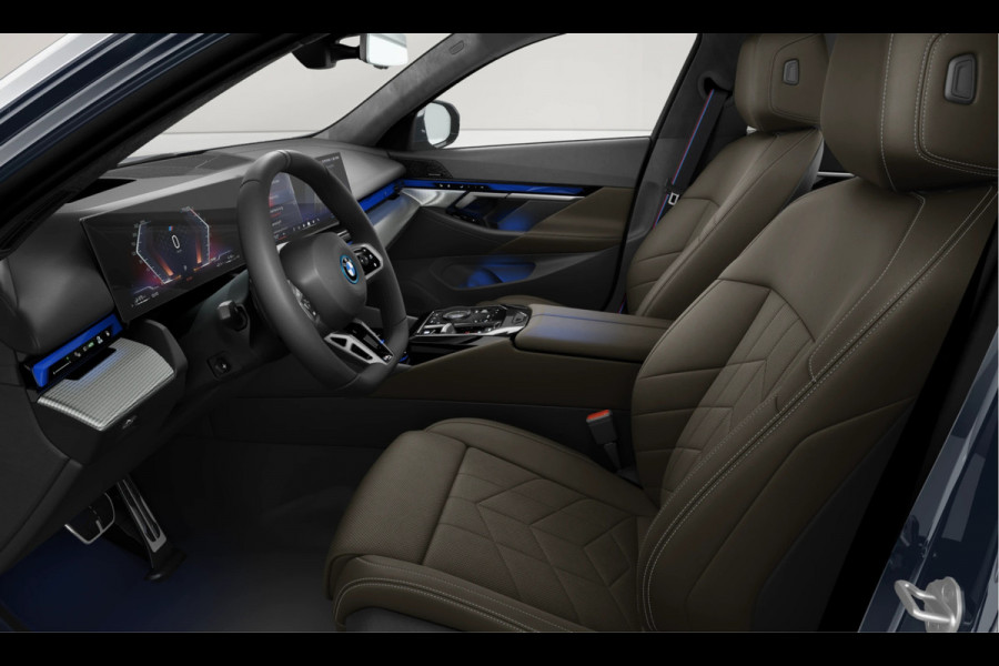 BMW 5 Serie Touring 550e xDrive - M-Sport Pro - Comfortzetels - Pano - Trekhaak - Head-up