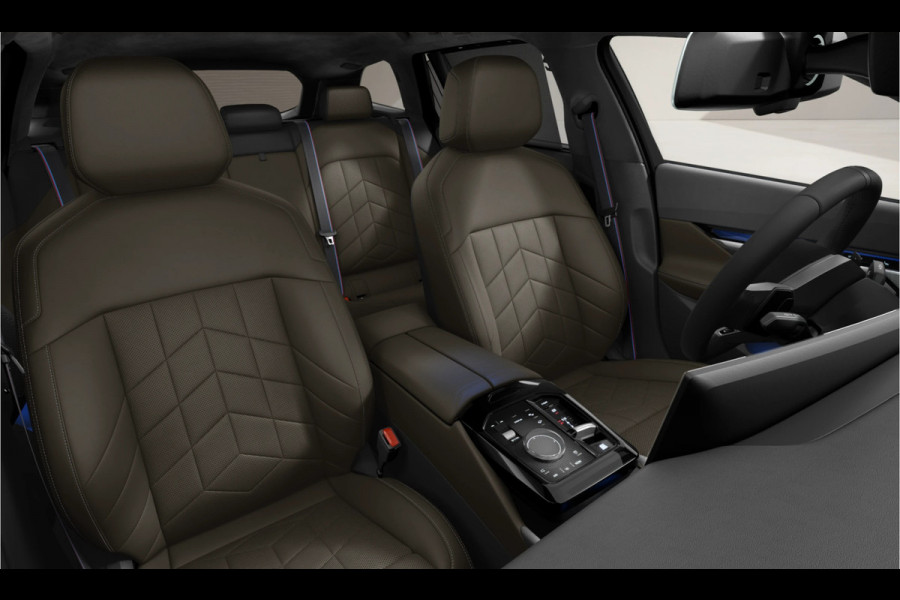 BMW 5 Serie Touring 550e xDrive - M-Sport Pro - Comfortzetels - Pano - Trekhaak - Head-up