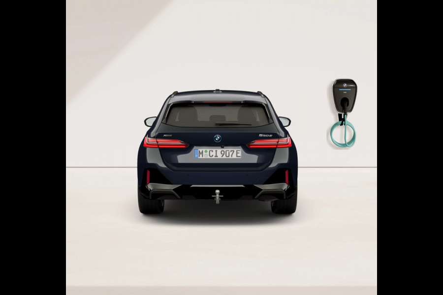 BMW 5 Serie Touring 550e xDrive - M-Sport Pro - Comfortzetels - Pano - Trekhaak - Head-up