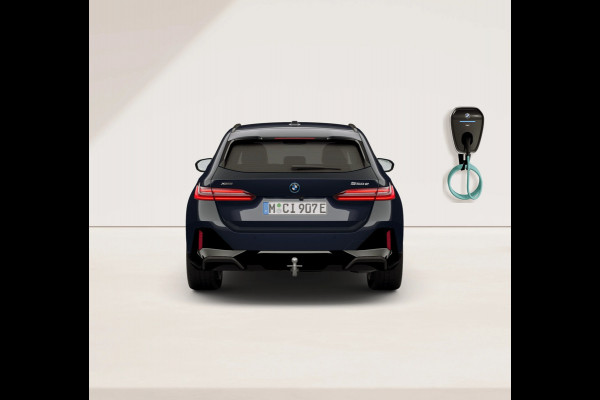 BMW 5 Serie Touring 550e xDrive - M-Sport Pro - Comfortzetels - Pano - Trekhaak - Head-up