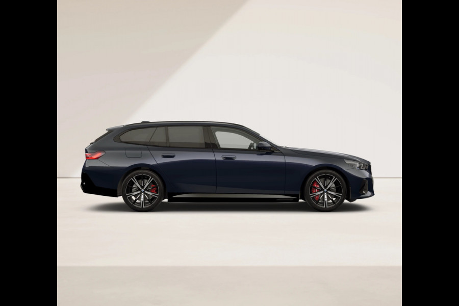 BMW 5 Serie Touring 550e xDrive - M-Sport Pro - Comfortzetels - Pano - Trekhaak - Head-up