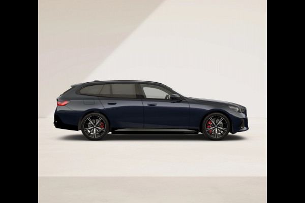 BMW 5 Serie Touring 550e xDrive - M-Sport Pro - Comfortzetels - Pano - Trekhaak - Head-up