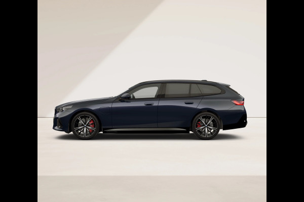 BMW 5 Serie Touring 550e xDrive - M-Sport Pro - Comfortzetels - Pano - Trekhaak - Head-up