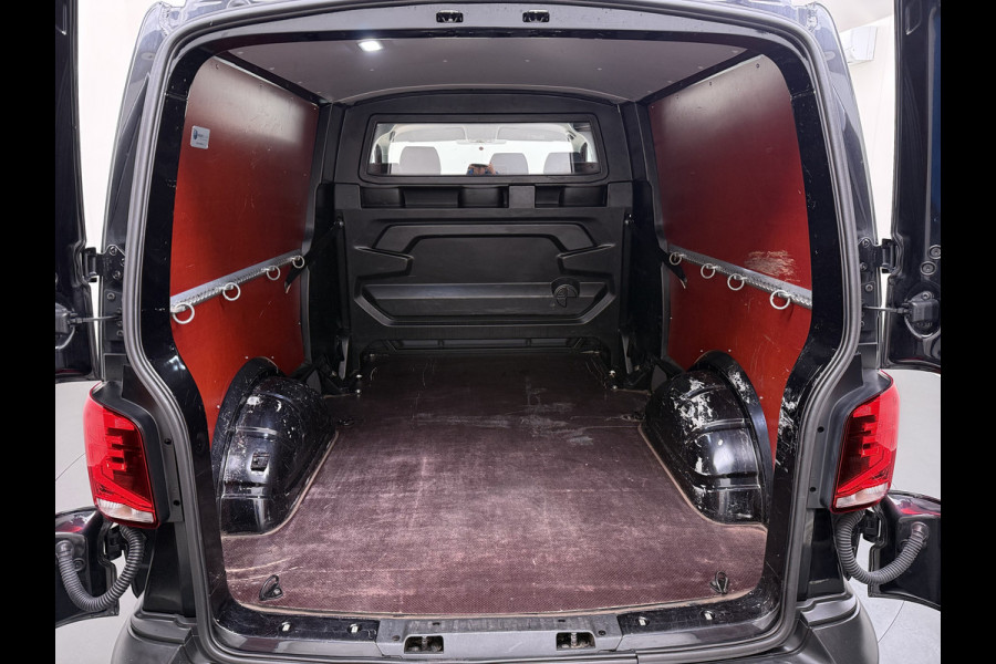 Volkswagen Transporter 2.0TDI D.C Dubbele Cabine 6-Pers. L2H1 28 Navi* Apple Carplay Android Mirror-Link Airco Bluetooth Cruise Control Pdc Euro 6 Betonplex Vloer Wandbetimmering Achterdeuren 1e Eigenaar