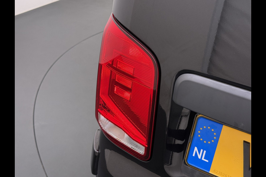 Volkswagen Transporter 2.0TDI D.C Dubbele Cabine 6-Pers. L2H1 28 Navi* Apple Carplay Android Mirror-Link Airco Bluetooth Cruise Control Pdc Euro 6 Betonplex Vloer Wandbetimmering Achterdeuren 1e Eigenaar