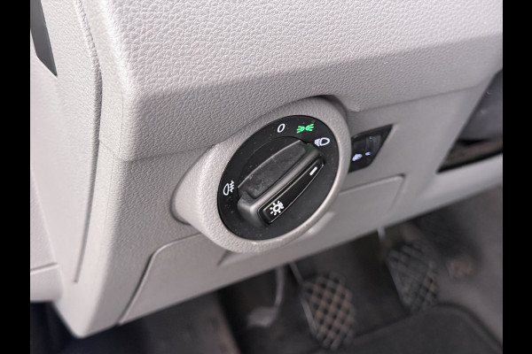 Volkswagen Transporter 2.0TDI D.C Dubbele Cabine 6-Pers. L2H1 28 Navi* Apple Carplay Android Mirror-Link Airco Bluetooth Cruise Control Pdc Euro 6 Betonplex Vloer Wandbetimmering Achterdeuren 1e Eigenaar