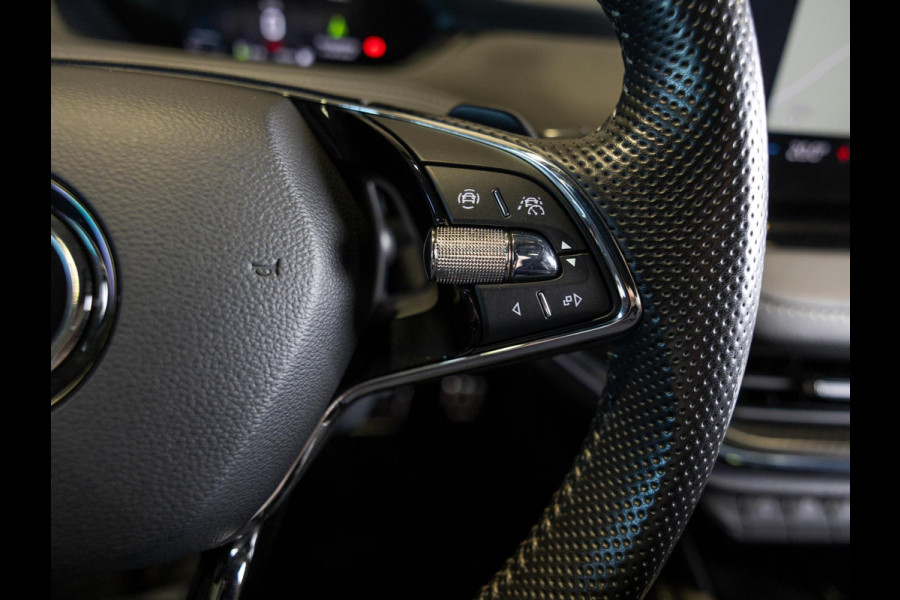 Škoda ENYAQ iV 80 Sportline SOH 93% 204pk / Panoramadak / Achteruitrijcamera / Stoelverwarming /