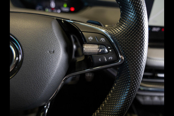Škoda ENYAQ iV 80 Sportline SOH 93% 204pk / Panoramadak / Achteruitrijcamera / Stoelverwarming /