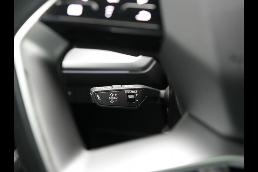 Audi Q4 e-tron 40 Advanced edition 77 kWh 204pk Dealer O.H. | Panodak | Adaptive Cruise | Camera | Apple Carplay | Navigatie | DAB | Virtual Cockpit | 19"L.M | Draadloze Telefoonlader |