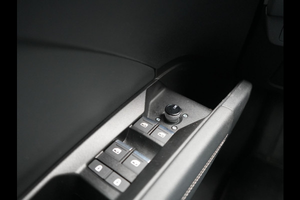 Audi Q4 e-tron 40 Advanced edition 77 kWh 204pk Dealer O.H. | Panodak | Adaptive Cruise | Camera | Apple Carplay | Navigatie | DAB | Virtual Cockpit | 19"L.M | Draadloze Telefoonlader |