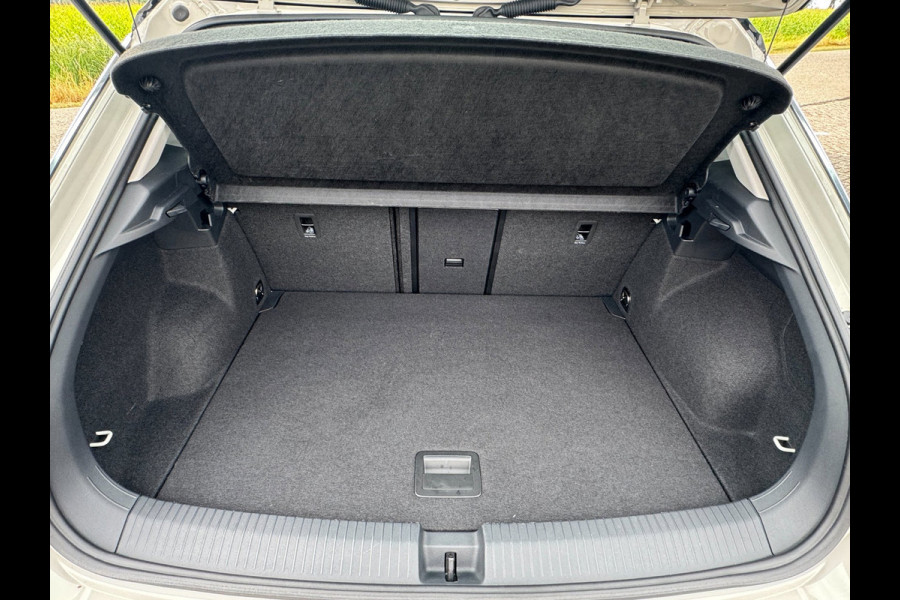 Volkswagen T-Roc 1.0 TSI Style IQ-Light / Ascot Grey / Carplay / ACC / ECC / PDC / Stoelverwarming