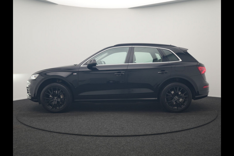 Audi Q5 50 TFSI e Quattro S Line PHEV 300pk | Trekhaak af Fabriek | Head Up | Camera | Voorstoelen Verwarmd | Apple Carplay | Navigatie | Virtual | Plug in Hybrid