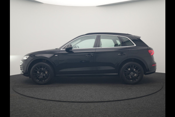 Audi Q5 50 TFSI e Quattro S Line PHEV 300pk | Trekhaak af Fabriek | Head Up | Camera | Voorstoelen Verwarmd | Apple Carplay | Navigatie | Virtual | Plug in Hybrid