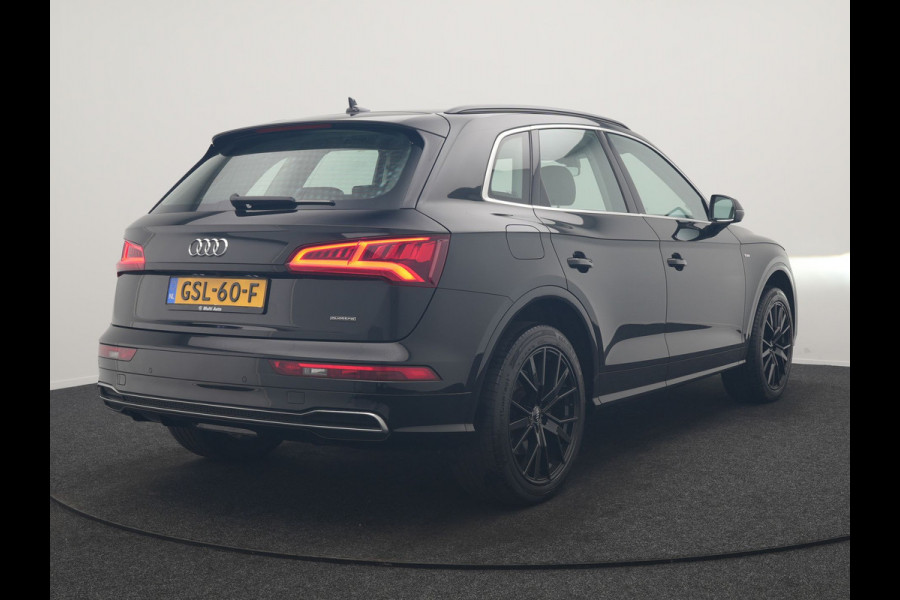 Audi Q5 50 TFSI e Quattro S Line PHEV 300pk | Trekhaak af Fabriek | Head Up | Camera | Voorstoelen Verwarmd | Apple Carplay | Navigatie | Virtual | Plug in Hybrid