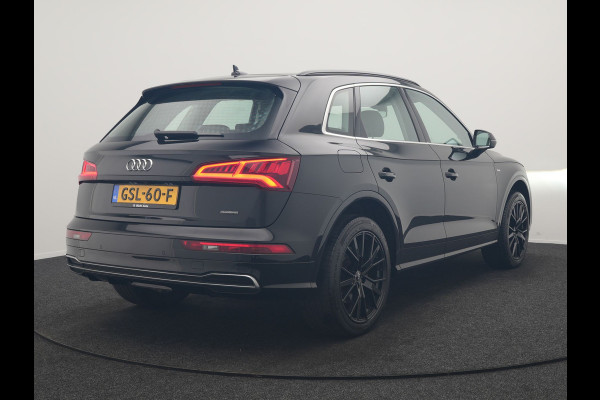 Audi Q5 50 TFSI e Quattro S Line PHEV 300pk | Trekhaak af Fabriek | Head Up | Camera | Voorstoelen Verwarmd | Apple Carplay | Navigatie | Virtual | Plug in Hybrid