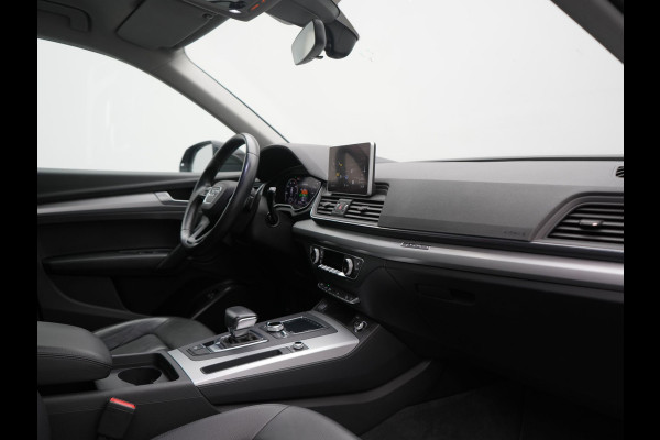 Audi Q5 50 TFSI e Quattro S Line PHEV 300pk | Trekhaak af Fabriek | Head Up | Camera | Voorstoelen Verwarmd | Apple Carplay | Navigatie | Virtual | Plug in Hybrid