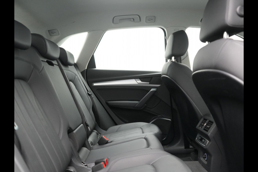 Audi Q5 50 TFSI e Quattro S Line PHEV 300pk | Trekhaak af Fabriek | Head Up | Camera | Voorstoelen Verwarmd | Apple Carplay | Navigatie | Virtual | Plug in Hybrid