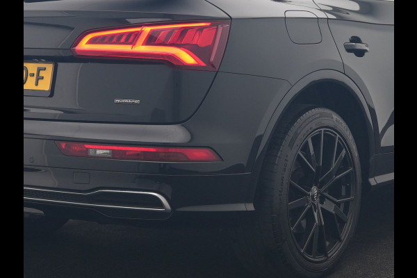 Audi Q5 50 TFSI e Quattro S Line PHEV 300pk | Trekhaak af Fabriek | Head Up | Camera | Voorstoelen Verwarmd | Apple Carplay | Navigatie | Virtual | Plug in Hybrid