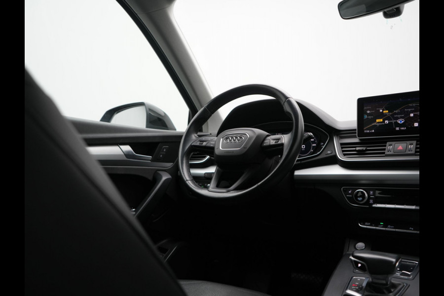 Audi Q5 50 TFSI e Quattro S Line PHEV 300pk | Trekhaak af Fabriek | Head Up | Camera | Voorstoelen Verwarmd | Apple Carplay | Navigatie | Virtual | Plug in Hybrid