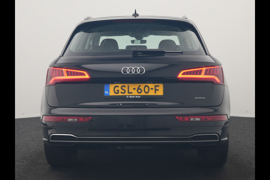 Audi Q5 50 TFSI e Quattro S Line PHEV 300pk | Trekhaak af Fabriek | Head Up | Camera | Voorstoelen Verwarmd | Apple Carplay | Navigatie | Virtual | Plug in Hybrid