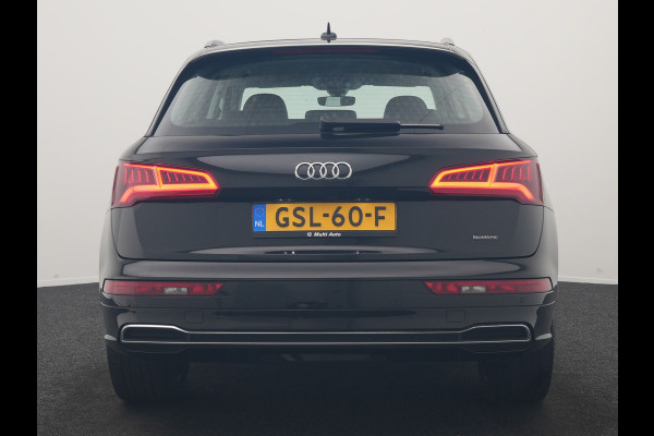 Audi Q5 50 TFSI e Quattro S Line PHEV 300pk | Trekhaak af Fabriek | Head Up | Camera | Voorstoelen Verwarmd | Apple Carplay | Navigatie | Virtual | Plug in Hybrid