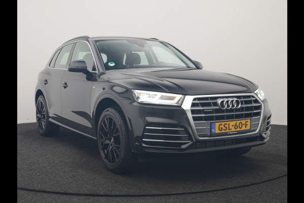 Audi Q5 50 TFSI e Quattro S Line PHEV 300pk | Trekhaak af Fabriek | Head Up | Camera | Voorstoelen Verwarmd | Apple Carplay | Navigatie | Virtual | Plug in Hybrid
