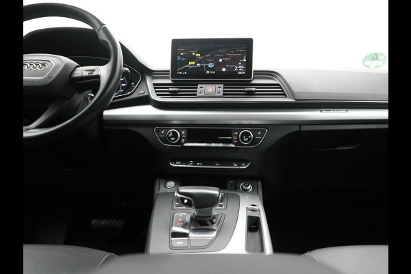 Audi Q5 50 TFSI e Quattro S Line PHEV 300pk | Trekhaak af Fabriek | Head Up | Camera | Voorstoelen Verwarmd | Apple Carplay | Navigatie | Virtual | Plug in Hybrid
