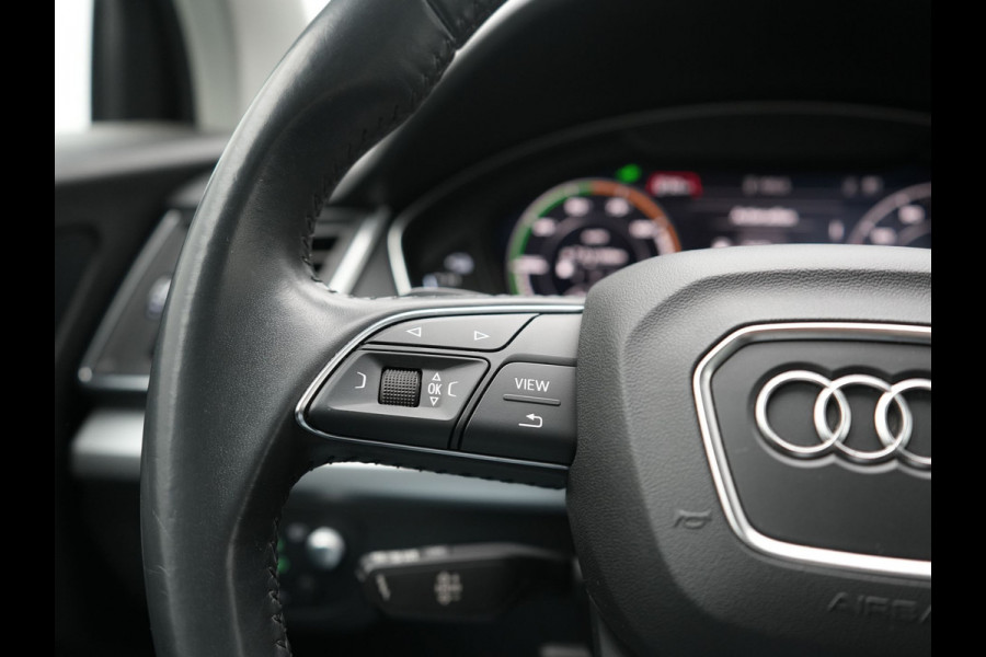 Audi Q5 50 TFSI e Quattro S Line PHEV 300pk | Trekhaak af Fabriek | Head Up | Camera | Voorstoelen Verwarmd | Apple Carplay | Navigatie | Virtual | Plug in Hybrid