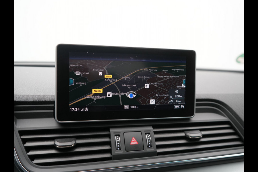 Audi Q5 50 TFSI e Quattro S Line PHEV 300pk | Trekhaak af Fabriek | Head Up | Camera | Voorstoelen Verwarmd | Apple Carplay | Navigatie | Virtual | Plug in Hybrid