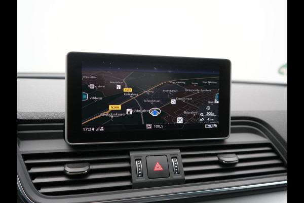Audi Q5 50 TFSI e Quattro S Line PHEV 300pk | Trekhaak af Fabriek | Head Up | Camera | Voorstoelen Verwarmd | Apple Carplay | Navigatie | Virtual | Plug in Hybrid