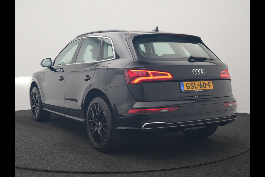Audi Q5 50 TFSI e Quattro S Line PHEV 300pk | Trekhaak af Fabriek | Head Up | Camera | Voorstoelen Verwarmd | Apple Carplay | Navigatie | Virtual | Plug in Hybrid