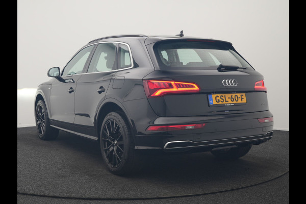 Audi Q5 50 TFSI e Quattro S Line PHEV 300pk | Trekhaak af Fabriek | Head Up | Camera | Voorstoelen Verwarmd | Apple Carplay | Navigatie | Virtual | Plug in Hybrid