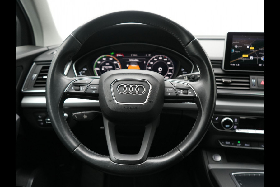 Audi Q5 50 TFSI e Quattro S Line PHEV 300pk | Trekhaak af Fabriek | Head Up | Camera | Voorstoelen Verwarmd | Apple Carplay | Navigatie | Virtual | Plug in Hybrid