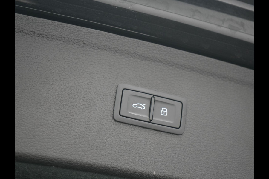 Audi Q5 50 TFSI e Quattro S Line PHEV 300pk | Trekhaak af Fabriek | Head Up | Camera | Voorstoelen Verwarmd | Apple Carplay | Navigatie | Virtual | Plug in Hybrid