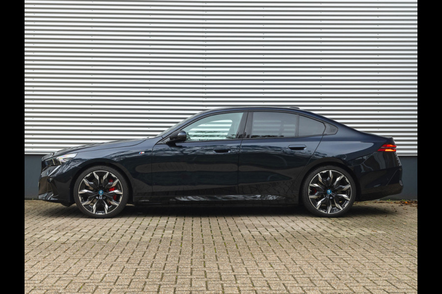 BMW i5 eDrive40 M-Sport Pro - Pano - Driving + Parking Ass Prof - Bowers & Wilkins - Stoelventilatie