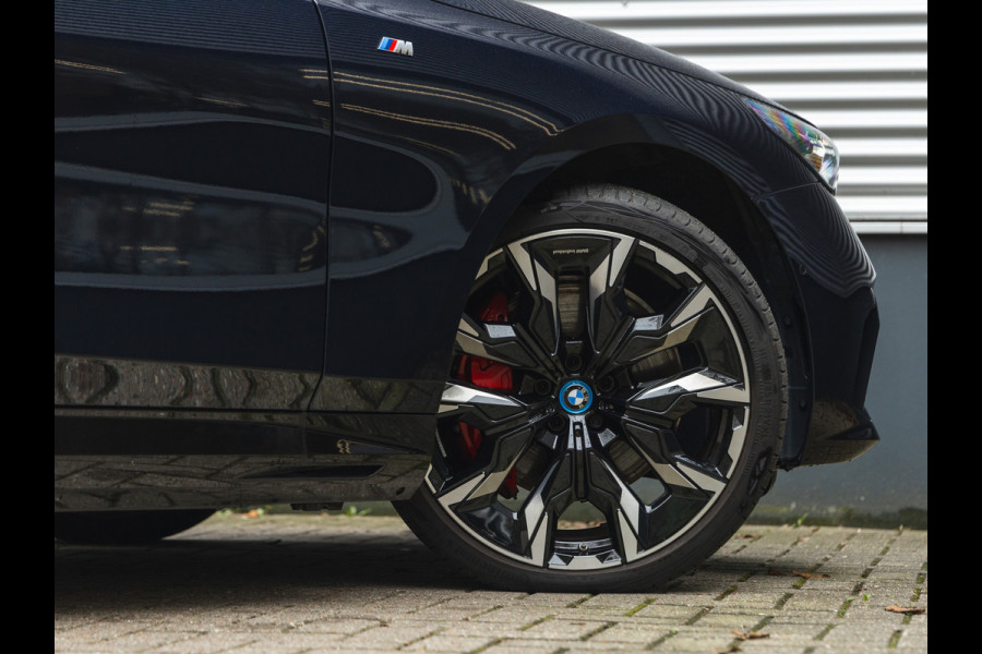 BMW i5 eDrive40 M-Sport Pro - Pano - Driving + Parking Ass Prof - Bowers & Wilkins - Stoelventilatie