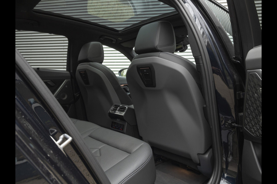 BMW i5 eDrive40 M-Sport Pro - Pano - Driving + Parking Ass Prof - Bowers & Wilkins - Stoelventilatie