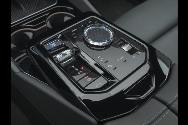 BMW i5 eDrive40 M-Sport Pro - Pano - Driving + Parking Ass Prof - Bowers & Wilkins - Stoelventilatie