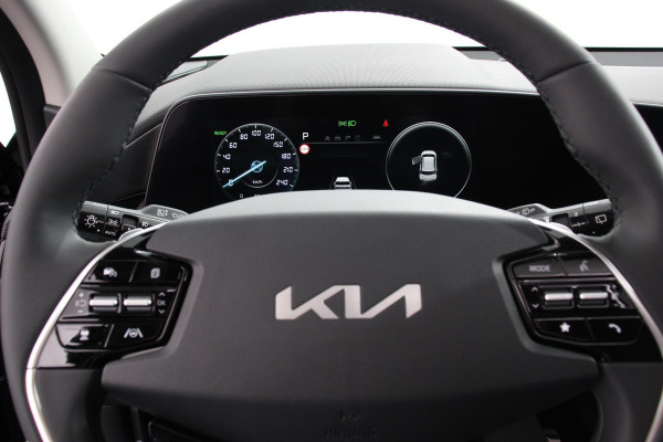 Kia Niro EV ExecutiveLine 64.8 kWh Navigatie Half Leder Schuif-kantel dak Elektrisch bedienbare achterklep DAB Led Camera