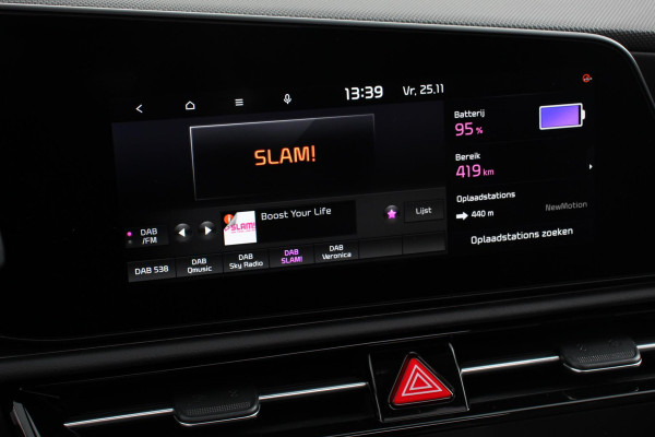Kia Niro EV ExecutiveLine 64.8 kWh Navigatie Half Leder Schuif-kantel dak Elektrisch bedienbare achterklep DAB Led Camera