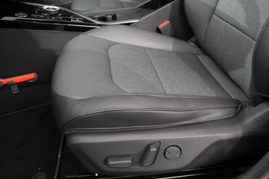 Kia Niro EV ExecutiveLine 64.8 kWh Navigatie Half Leder Schuif-kantel dak Elektrisch bedienbare achterklep DAB Led Camera
