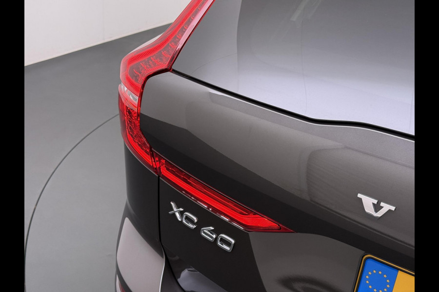Volvo XC60 Plug-In Hybrid AWD T6 Plus Dark Recharge VAN:52.900,- VOOR:48.877,- UW HERFSTVOORDEEL:4.023,- ADAPT. CRUISE CONTROL | STUUR & STOEL VERWARMING | PANORAMA DAK | 360 GRADEN CAMERA | ELEK. STOELEN MET GEHEUGEN | HARMAN/KARDON AUDIO