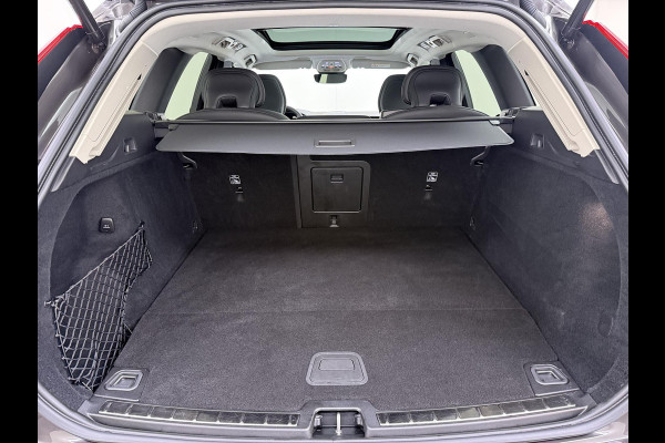 Volvo XC60 Plug-In Hybrid AWD T6 Plus Dark Recharge VAN:52.900,- VOOR:48.877,- UW HERFSTVOORDEEL:4.023,- ADAPT. CRUISE CONTROL | STUUR & STOEL VERWARMING | PANORAMA DAK | 360 GRADEN CAMERA | ELEK. STOELEN MET GEHEUGEN | HARMAN/KARDON AUDIO