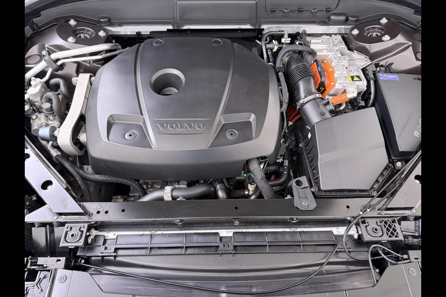 Volvo XC60 Plug-In Hybrid AWD T6 Plus Dark Recharge VAN:52.900,- VOOR:48.877,- UW HERFSTVOORDEEL:4.023,- ADAPT. CRUISE CONTROL | STUUR & STOEL VERWARMING | PANORAMA DAK | 360 GRADEN CAMERA | ELEK. STOELEN MET GEHEUGEN | HARMAN/KARDON AUDIO
