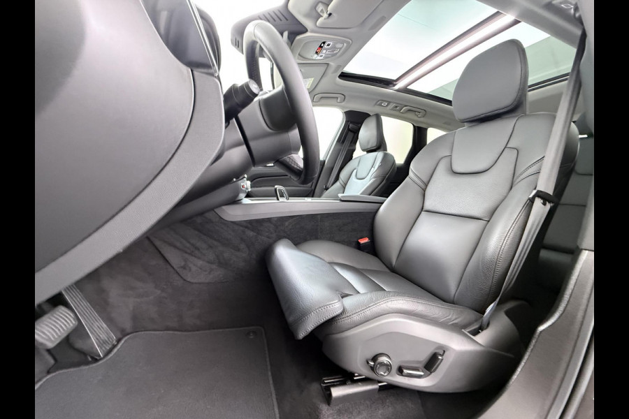Volvo XC60 Plug-In Hybrid AWD T6 Plus Dark Recharge VAN:52.900,- VOOR:48.877,- UW HERFSTVOORDEEL:4.023,- ADAPT. CRUISE CONTROL | STUUR & STOEL VERWARMING | PANORAMA DAK | 360 GRADEN CAMERA | ELEK. STOELEN MET GEHEUGEN | HARMAN/KARDON AUDIO