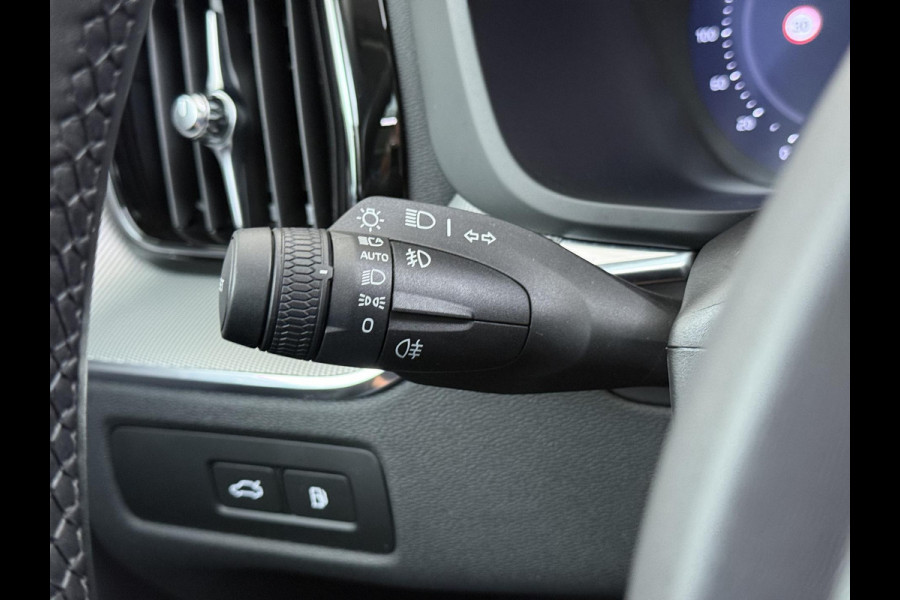 Volvo XC60 Plug-In Hybrid AWD T6 Plus Dark Recharge VAN:52.900,- VOOR:48.877,- UW HERFSTVOORDEEL:4.023,- ADAPT. CRUISE CONTROL | STUUR & STOEL VERWARMING | PANORAMA DAK | 360 GRADEN CAMERA | ELEK. STOELEN MET GEHEUGEN | HARMAN/KARDON AUDIO