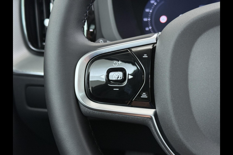 Volvo XC60 Plug-In Hybrid AWD T6 Plus Dark Recharge VAN:52.900,- VOOR:48.877,- UW HERFSTVOORDEEL:4.023,- ADAPT. CRUISE CONTROL | STUUR & STOEL VERWARMING | PANORAMA DAK | 360 GRADEN CAMERA | ELEK. STOELEN MET GEHEUGEN | HARMAN/KARDON AUDIO